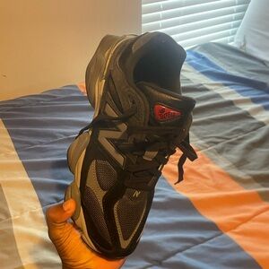 New balance 9060 men’s 9.5 shoe
